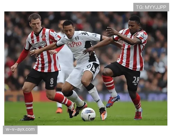 英超新赛季转会潮与战术革新引爆球迷热议,多队表现引关注 英超新赛季转会潮与战术革新引爆球迷热议,多队表现引关注