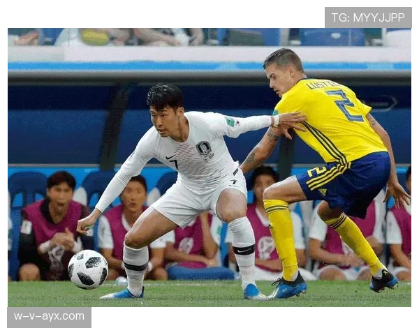 孙兴慜率韩国队力克强敌,赛场表现闪耀引关注 孙兴慜率韩国队力克强敌,赛场表现闪耀引关注