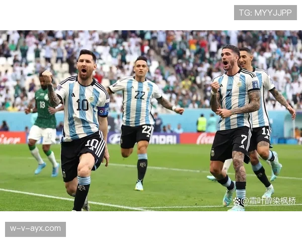 世界杯新星闪耀赛场，年轻球员颠覆传统格局