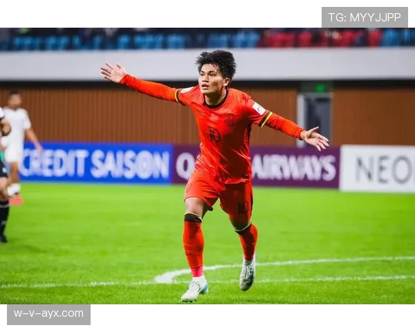 东亚杯赛场燃情!球迷助威声浪掀高潮 东亚杯赛场燃情!球迷助威声浪掀高潮