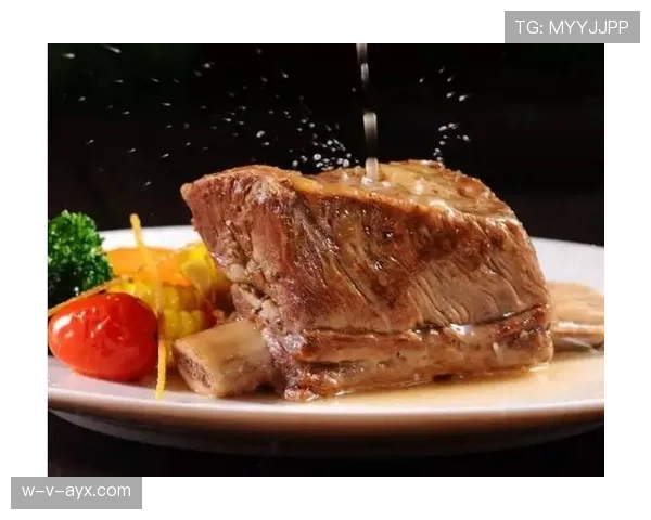 乔丹·汤普森训练完直接去超市抢最后一盒打折牛排